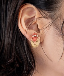 MILLION CARATS（ミリオンカラッツ）の「【luccica】-おしゃれねこ- ひと目でときめく存在感。遊び心ときらめきを纏った、大人のための“おしゃれねこ”ピアス。愛らしさと上品さのバランスが絶妙！アシンメトリーで楽しむ、自由気ままなイヤーアクセサリー（ピアス（両耳用））」