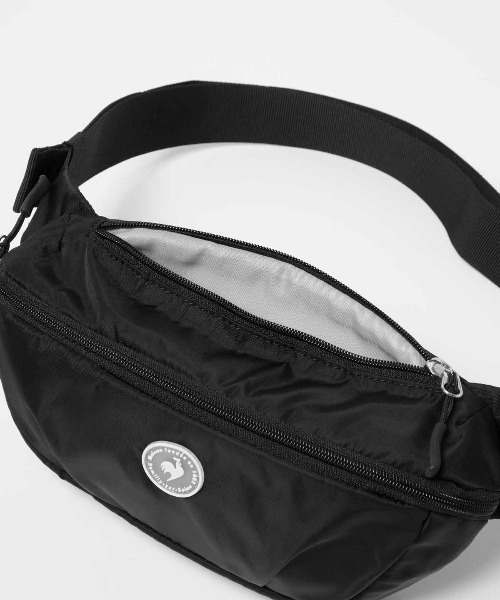 le coq sportif（ルコックスポルティフ）の「【ルコックスポルティフ】撥水/軽量ボディバッグ（ボディバッグ/ウエストポーチ・メンズ・ブラック/ベージュ・F）」の13枚目の写真