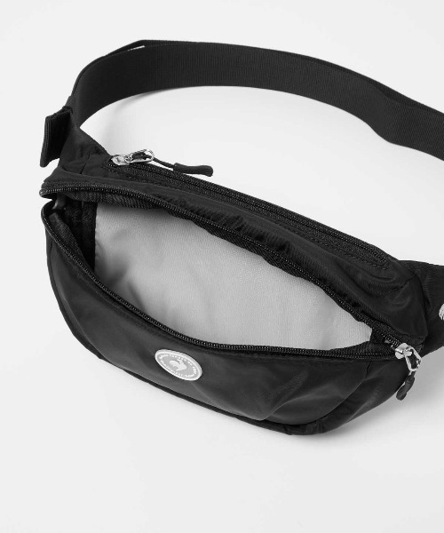 le coq sportif（ルコックスポルティフ）の「【ルコックスポルティフ】撥水/軽量ボディバッグ（ボディバッグ/ウエストポーチ・メンズ・ブラック/ベージュ・F）」の14枚目の写真