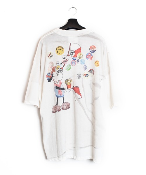 SEVESKIG（セヴシグ）の「SEVESKIG/セブシグ/Trompe l'oeil TEE_缶バッチCT-SV-NRS-1008（Tシャツ/カットソー・メンズ・ホワイト/レッド・SMALL/MEDIUM/LARGE/X-LARGE）」の2枚目の写真