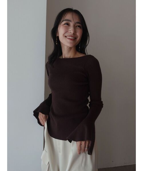 LAGUNAMOON（ラグナムーン）の「アシンメトリードレープフレアスリーブニット（ニット/セーター・レディース・アイボリー/ブラック/ブルー/ブラウン・FREE）」の17枚目の写真