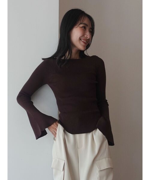 LAGUNAMOON（ラグナムーン）の「アシンメトリードレープフレアスリーブニット（ニット/セーター・レディース・アイボリー/ブラック/ブルー/ブラウン・FREE）」の18枚目の写真