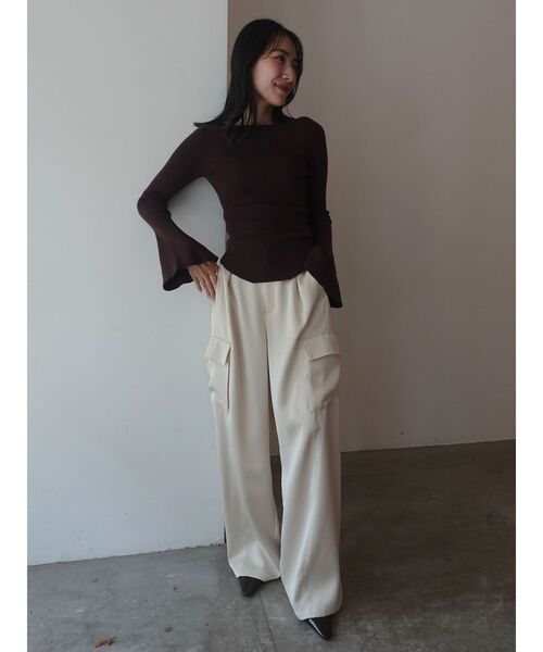 LAGUNAMOON（ラグナムーン）の「アシンメトリードレープフレアスリーブニット（ニット/セーター・レディース・アイボリー/ブラック/ブルー/ブラウン・FREE）」の19枚目の写真