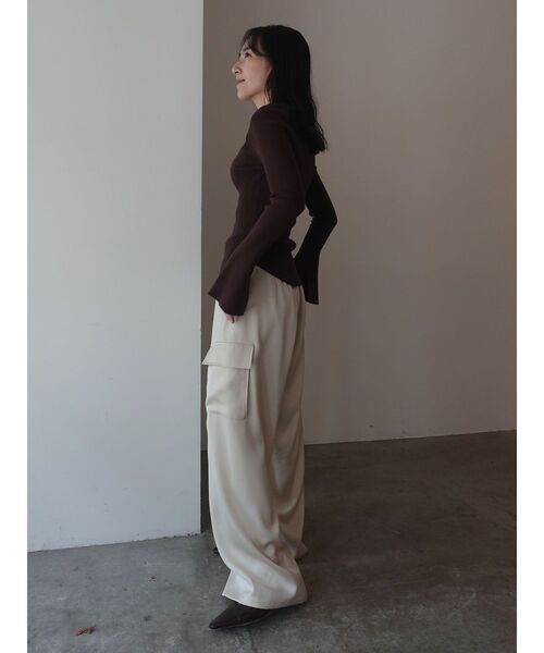 LAGUNAMOON（ラグナムーン）の「アシンメトリードレープフレアスリーブニット（ニット/セーター・レディース・アイボリー/ブラック/ブルー/ブラウン・FREE）」の20枚目の写真