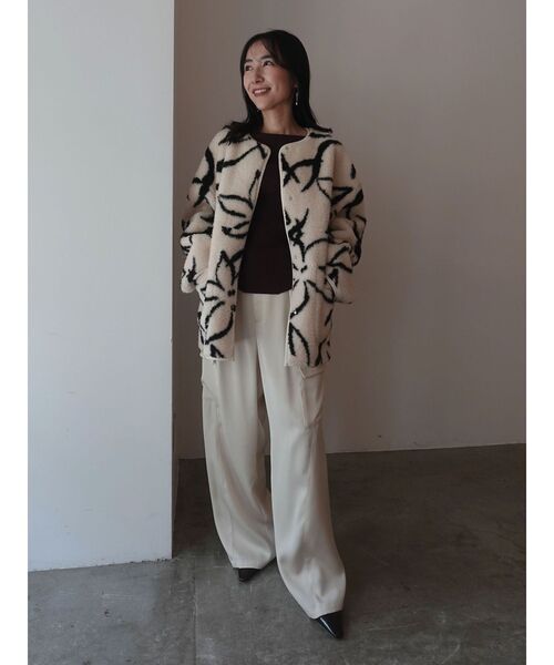 LAGUNAMOON（ラグナムーン）の「アシンメトリードレープフレアスリーブニット（ニット/セーター・レディース・アイボリー/ブラック/ブルー/ブラウン・FREE）」の21枚目の写真