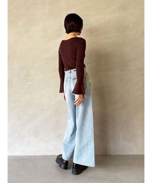 LAGUNAMOON（ラグナムーン）の「アシンメトリードレープフレアスリーブニット（ニット/セーター・レディース・アイボリー/ブラック/ブルー/ブラウン・FREE）」の15枚目の写真