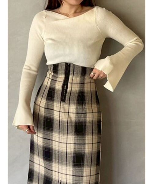 LAGUNAMOON（ラグナムーン）の「アシンメトリードレープフレアスリーブニット（ニット/セーター・レディース・アイボリー/ブラック/ブルー/ブラウン・FREE）」の22枚目の写真