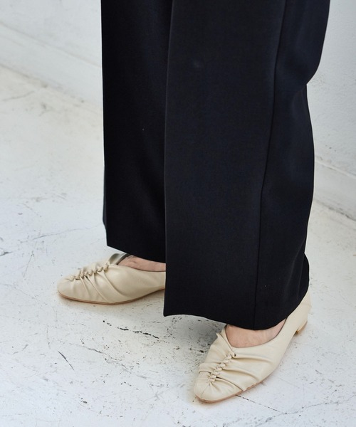 Juze（ジュゼ）の「ギャザーバブーシュパンプス（パンプス・レディース・オフホワイト/ブラック・L/M）」の20枚目の写真