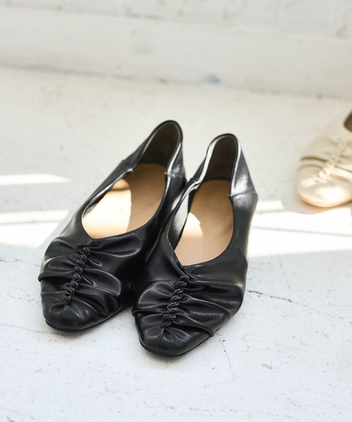 Juze（ジュゼ）の「ギャザーバブーシュパンプス（パンプス・レディース・オフホワイト/ブラック・L/M）」の11枚目の写真