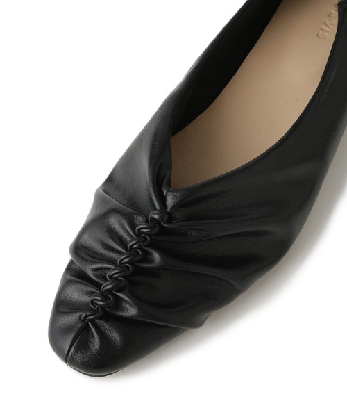 Juze（ジュゼ）の「ギャザーバブーシュパンプス（パンプス・レディース・オフホワイト/ブラック・L/M）」の10枚目の写真