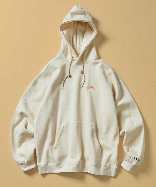 FREAK'S STORE(フリークスストア)の「限定展開 KELTY×FREAK'S STORE/ケルティ 別注 ワンポイント ヴィンテージロゴ プルオーバーパーカー/フーディー(パーカー・メンズ・ブラック/アッシュグレー/グリーン/チャコールグレー/ネイビー/グレイッシュベージュ/オフホワイト・LARGE/MEDIUM/X-LARGE/SMALL)」の2枚目の写真