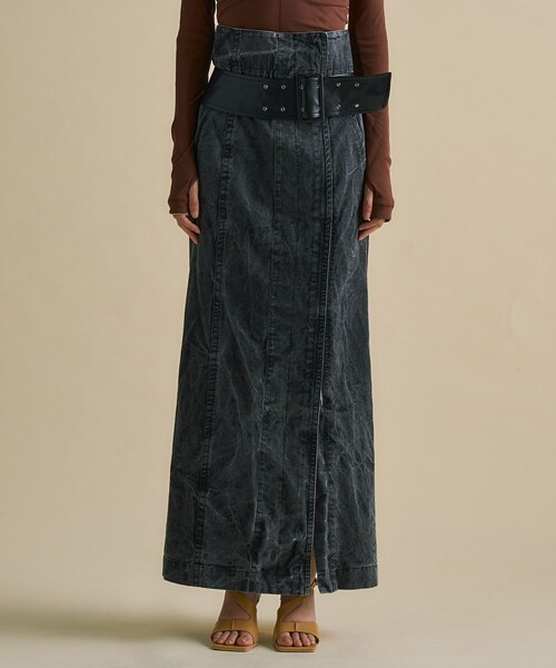 UNITED TOKYO（ユナイテッドトウキョウ）の「2way Waist Belted Denim Skirt｜細見え/秋服（スカート・レディース・ホワイト/ブラック・2/1）」の4枚目の写真