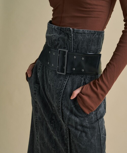 UNITED TOKYO（ユナイテッドトウキョウ）の「2way Waist Belted Denim Skirt｜細見え/秋服（スカート・レディース・ホワイト/ブラック・2/1）」の9枚目の写真