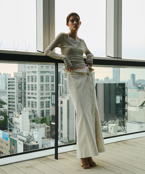 UNITED TOKYO（ユナイテッドトウキョウ）の「2way Waist Belted Denim Skirt｜細見え/秋服（スカート・レディース・ホワイト/ブラック・2/1）」の14枚目の写真