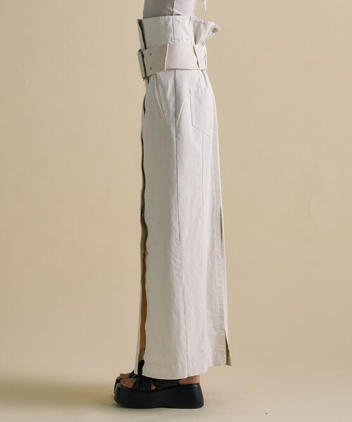UNITED TOKYO（ユナイテッドトウキョウ）の「2way Waist Belted Denim Skirt｜細見え/秋服（スカート・レディース・ホワイト/ブラック・2/1）」の18枚目の写真