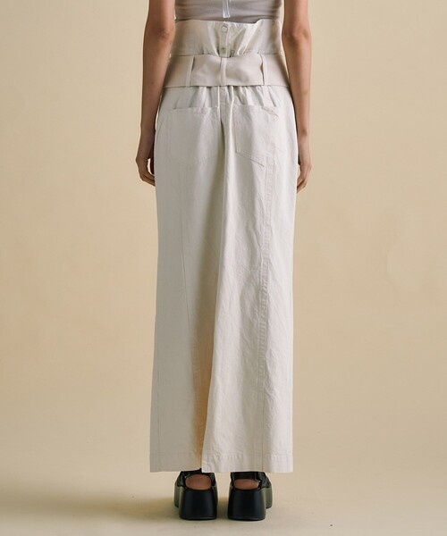 UNITED TOKYO（ユナイテッドトウキョウ）の「2way Waist Belted Denim Skirt｜細見え/秋服（スカート・レディース・ホワイト/ブラック・2/1）」の19枚目の写真