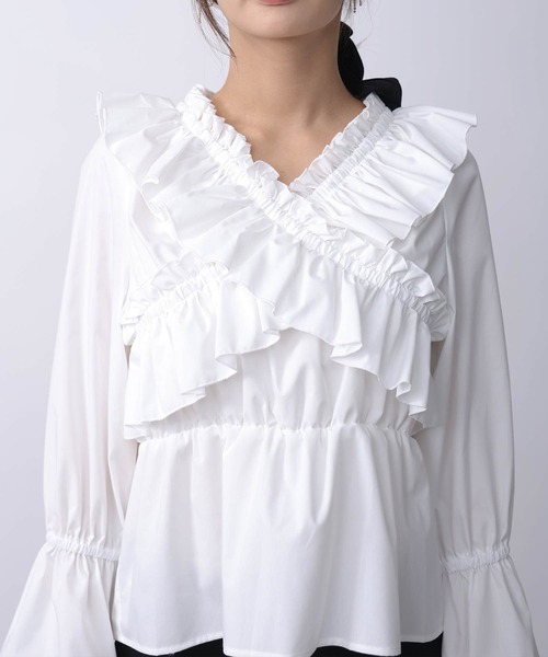 PICCIN PERLA（ピッチンペルラ）の「フリルペプラムブラウス（シャツ/ブラウス・レディース・オフホワイト/ブラック・M）」の5枚目の写真