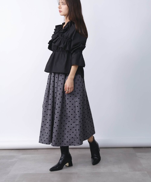 PICCIN PERLA（ピッチンペルラ）の「フリルペプラムブラウス（シャツ/ブラウス・レディース・オフホワイト/ブラック・M）」の3枚目の写真