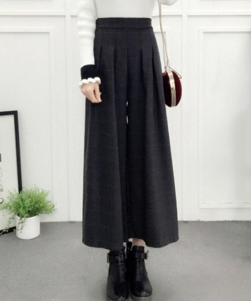 cammie(キャミー)の「タック入りワイドパンツ(その他パンツ・レディース・ダークグレー/ブラック・L/M)」の2枚目の写真
