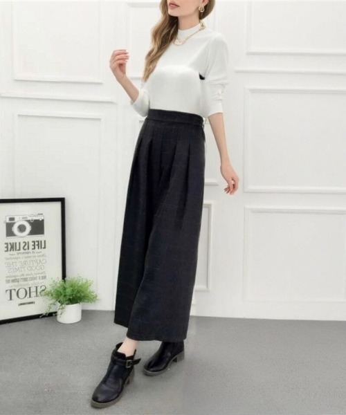 cammie(キャミー)の「タック入りワイドパンツ(その他パンツ・レディース・ダークグレー/ブラック・L/M)」の4枚目の写真