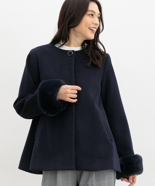 Honeys（ハニーズ）の「ファー付ノーカラーコート（ノーカラーコート・レディース・ライトグレー/モカ/ネイビー/アイボリー・S/M/LL/L/3L）」の4枚目の写真