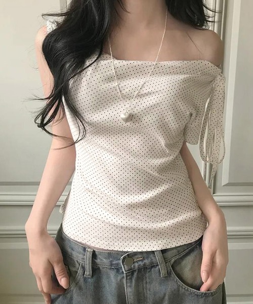 Nia(ニア)の「Nia(ニア)/ドット柄 半袖 ワンショルダーリボントップス(Tシャツ/カットソー・レディース・ブラック/アイボリー/ピンク・SMALL/MEDIUM)」の5枚目の写真