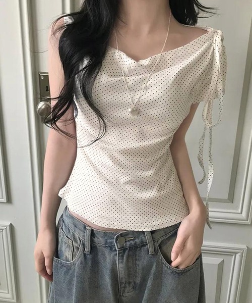 Nia(ニア)の「Nia(ニア)/ドット柄 半袖 ワンショルダーリボントップス(Tシャツ/カットソー・レディース・ブラック/アイボリー/ピンク・SMALL/MEDIUM)」の6枚目の写真