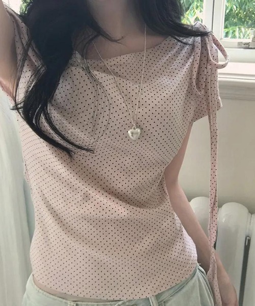 Nia(ニア)の「Nia(ニア)/ドット柄 半袖 ワンショルダーリボントップス(Tシャツ/カットソー・レディース・ブラック/アイボリー/ピンク・SMALL/MEDIUM)」の13枚目の写真