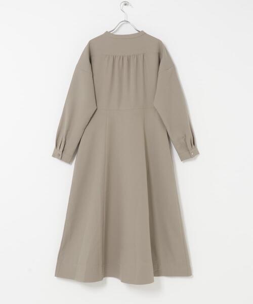 F by ROSSO(エフバイロッソ)の「『UR TECH SMOOTHLUXE』F by ROSSO キーネックワンピース(ワンピース・レディース・ベージュ/ブラック/チャコールグレー・36/38)」の18枚目の写真