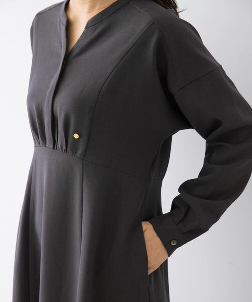 F by ROSSO(エフバイロッソ)の「『UR TECH SMOOTHLUXE』F by ROSSO キーネックワンピース(ワンピース・レディース・ベージュ/ブラック/チャコールグレー・36/38)」の4枚目の写真