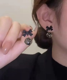 meJane（ミージェーン）の「リボン＆ビジューピアス（ピアス（両耳用））」