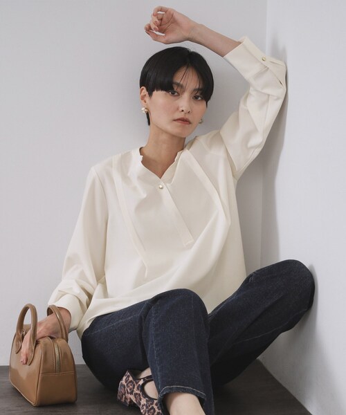 OPAQUE.CLIP（オペークドットクリップ）の「タックスキッパーブラウス【洗濯機OK】（シャツ/ブラウス・レディース・ブラック/ホワイト/キャメル/ボルドー・38/40/42）」の2枚目の写真