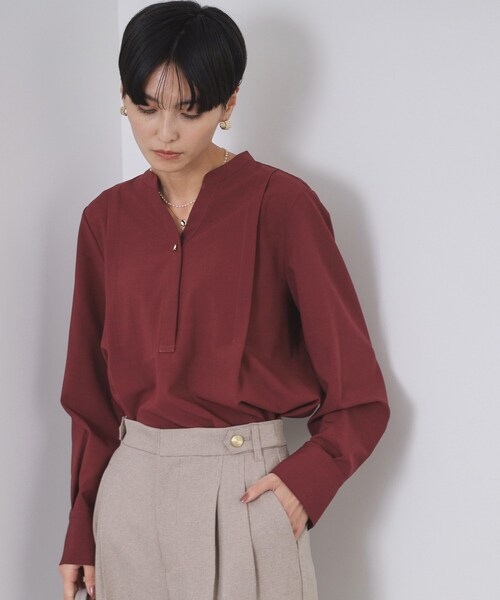 OPAQUE.CLIP（オペークドットクリップ）の「タックスキッパーブラウス【洗濯機OK】（シャツ/ブラウス・レディース・ブラック/ホワイト/キャメル/ボルドー・38/40/42）」の4枚目の写真