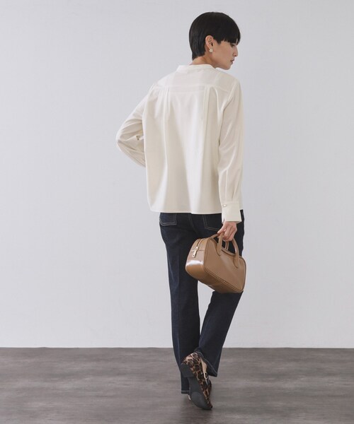 OPAQUE.CLIP（オペークドットクリップ）の「タックスキッパーブラウス【洗濯機OK】（シャツ/ブラウス・レディース・ブラック/ホワイト/キャメル/ボルドー・38/40/42）」の6枚目の写真