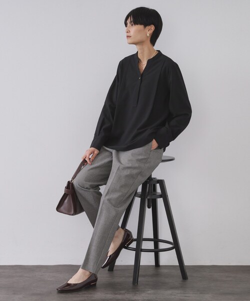 OPAQUE.CLIP（オペークドットクリップ）の「タックスキッパーブラウス【洗濯機OK】（シャツ/ブラウス・レディース・ブラック/ホワイト/キャメル/ボルドー・38/40/42）」の10枚目の写真