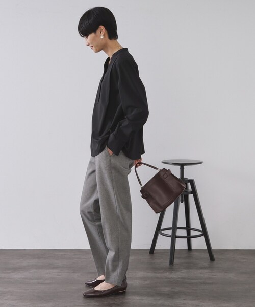 OPAQUE.CLIP（オペークドットクリップ）の「タックスキッパーブラウス【洗濯機OK】（シャツ/ブラウス・レディース・ブラック/ホワイト/キャメル/ボルドー・38/40/42）」の11枚目の写真