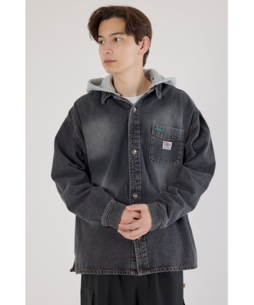 RODEO CROWNS WIDE BOWL（ロデオクラウンズワイドボウル）の「フーデッドデニムシャツジャケット（デニムジャケット・メンズ・ブラック/ライトブルー・LARGE/MEDIUM）」の3枚目の写真