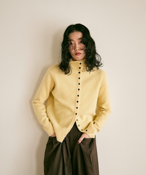 Lutim by u（ルチバイユー）の「Square button high-neck knit / スクエアボタンハイネックニット（カーディガン/ボレロ・レディース・グレー/ベージュ/イエロー・FREE）」の18枚目の写真