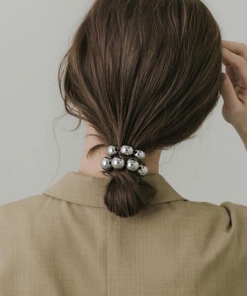 SMELLY(スメリー)の「メタルボールヘアゴム(ヘアゴム・レディース・シルバー/ゴールド・-)」の2枚目の写真