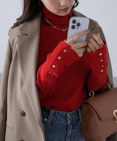 FREE'S MART（フリーズマート）の「◆〈ＭＦＭ〉袖金ボタンリブタートルニット（ニット/セーター・レディース・ホワイト/ピンク/レッド/ブラック/グレー・FREE）」の5枚目の写真