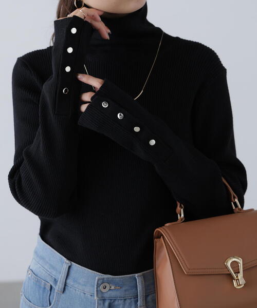 FREE'S MART（フリーズマート）の「◆〈ＭＦＭ〉袖金ボタンリブタートルニット（ニット/セーター・レディース・ホワイト/ピンク/レッド/ブラック/グレー・FREE）」の2枚目の写真