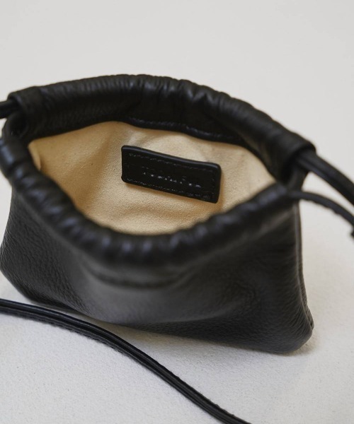 TODAYFUL(トゥデイフル)の「TODAYFUL Leather Compact Purse レザーコンパクトパース/12611017(ショルダーバッグ・レディース・ブラック・ONE SIZE)」の6枚目の写真
