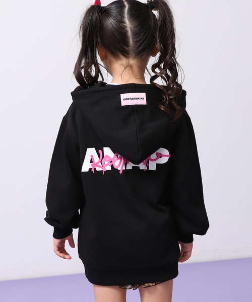 ANAP kids（アナップキッズ）の「KOGYARU×ANAP 2パターン柄 ビックパーカー【親子お揃い】【ジュニアお揃い】（パーカー・キッズ・ブラック/ピンク・110/120/130）」の3枚目の写真