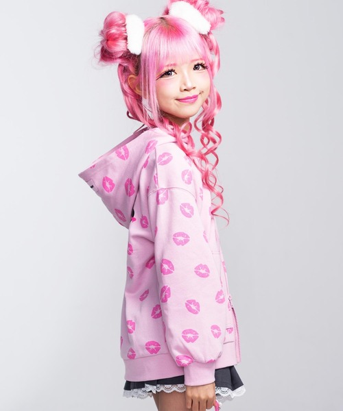 ANAP kids（アナップキッズ）の「KOGYARU×ANAP 2パターン柄 ビックパーカー【親子お揃い】【ジュニアお揃い】（パーカー・キッズ・ブラック/ピンク・110/120/130）」の6枚目の写真