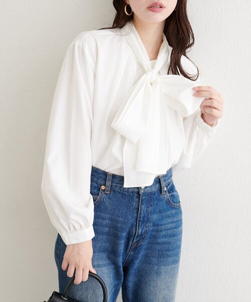 natural couture(ナチュラルクチュール)の「ボウタイリボンブラウス(シャツ/ブラウス・レディース・ブラック/サックスブルー/オフホワイト/ピンク・FREE)」の2枚目の写真