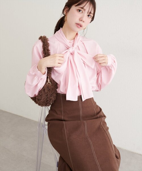 natural couture(ナチュラルクチュール)の「ボウタイリボンブラウス(シャツ/ブラウス・レディース・ブラック/サックスブルー/オフホワイト/ピンク・FREE)」の4枚目の写真