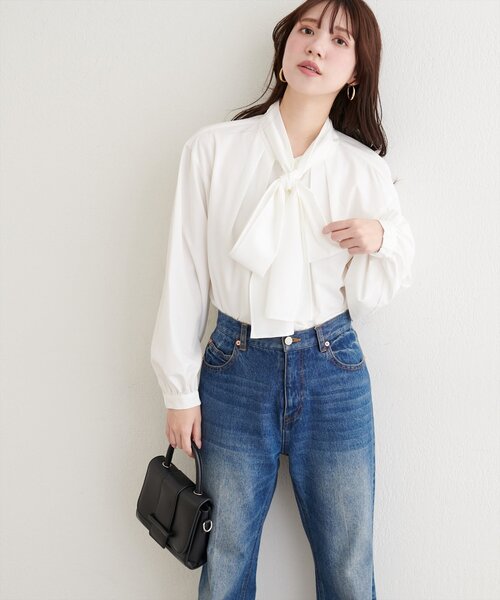 natural couture(ナチュラルクチュール)の「ボウタイリボンブラウス(シャツ/ブラウス・レディース・ブラック/サックスブルー/オフホワイト/ピンク・FREE)」の22枚目の写真