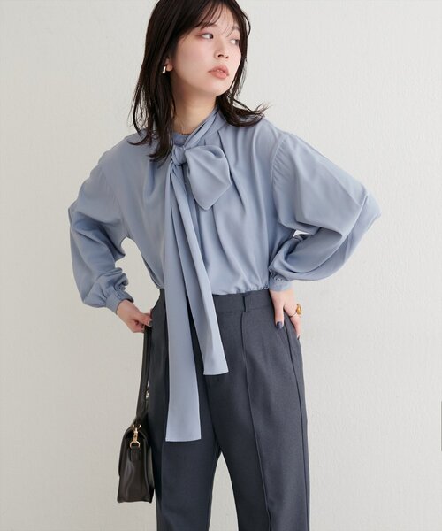 natural couture(ナチュラルクチュール)の「ボウタイリボンブラウス(シャツ/ブラウス・レディース・ブラック/サックスブルー/オフホワイト/ピンク・FREE)」の13枚目の写真