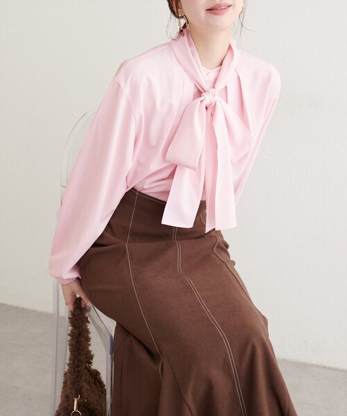 natural couture(ナチュラルクチュール)の「ボウタイリボンブラウス(シャツ/ブラウス・レディース・ブラック/サックスブルー/オフホワイト/ピンク・FREE)」の16枚目の写真