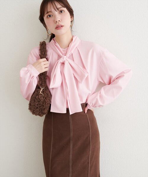 natural couture(ナチュラルクチュール)の「ボウタイリボンブラウス(シャツ/ブラウス・レディース・ブラック/サックスブルー/オフホワイト/ピンク・FREE)」の18枚目の写真
